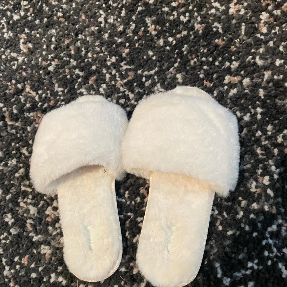 SKIMS Fuzzy White Slippers